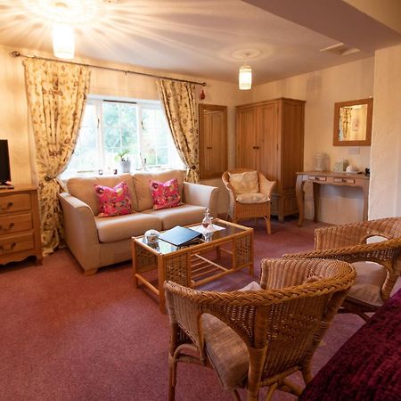 Magpies Lodge Slinfold Bagian luar foto