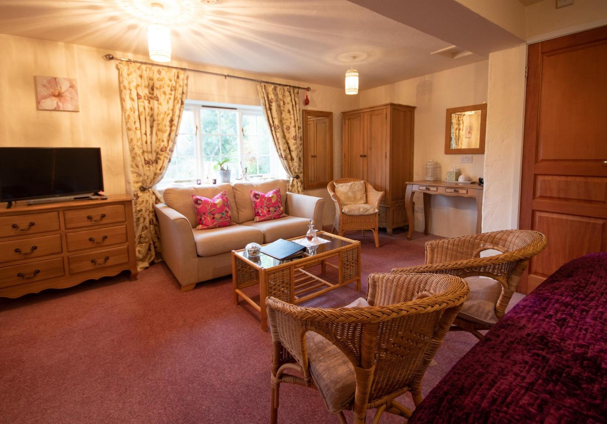 Magpies Lodge Slinfold Bagian luar foto