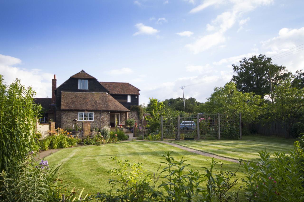Magpies Lodge Slinfold Bagian luar foto