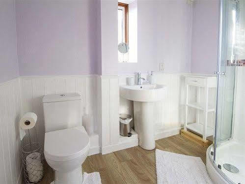 Magpies Lodge Slinfold Bagian luar foto